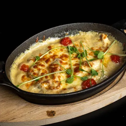 Курица запеченная с грибами и сыром
